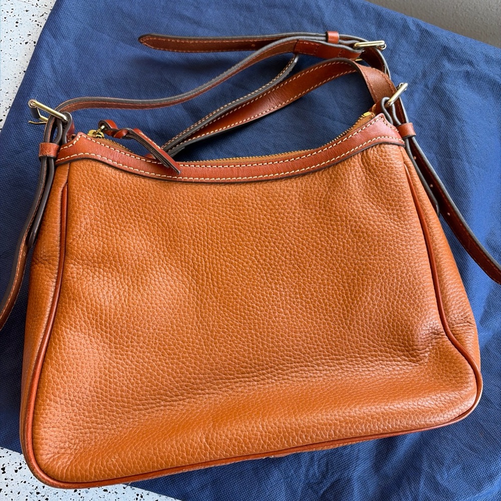 Dooney & Bourke pebble grain piper medium brown leather crossbody bag caramel - Picture 8 of 12
